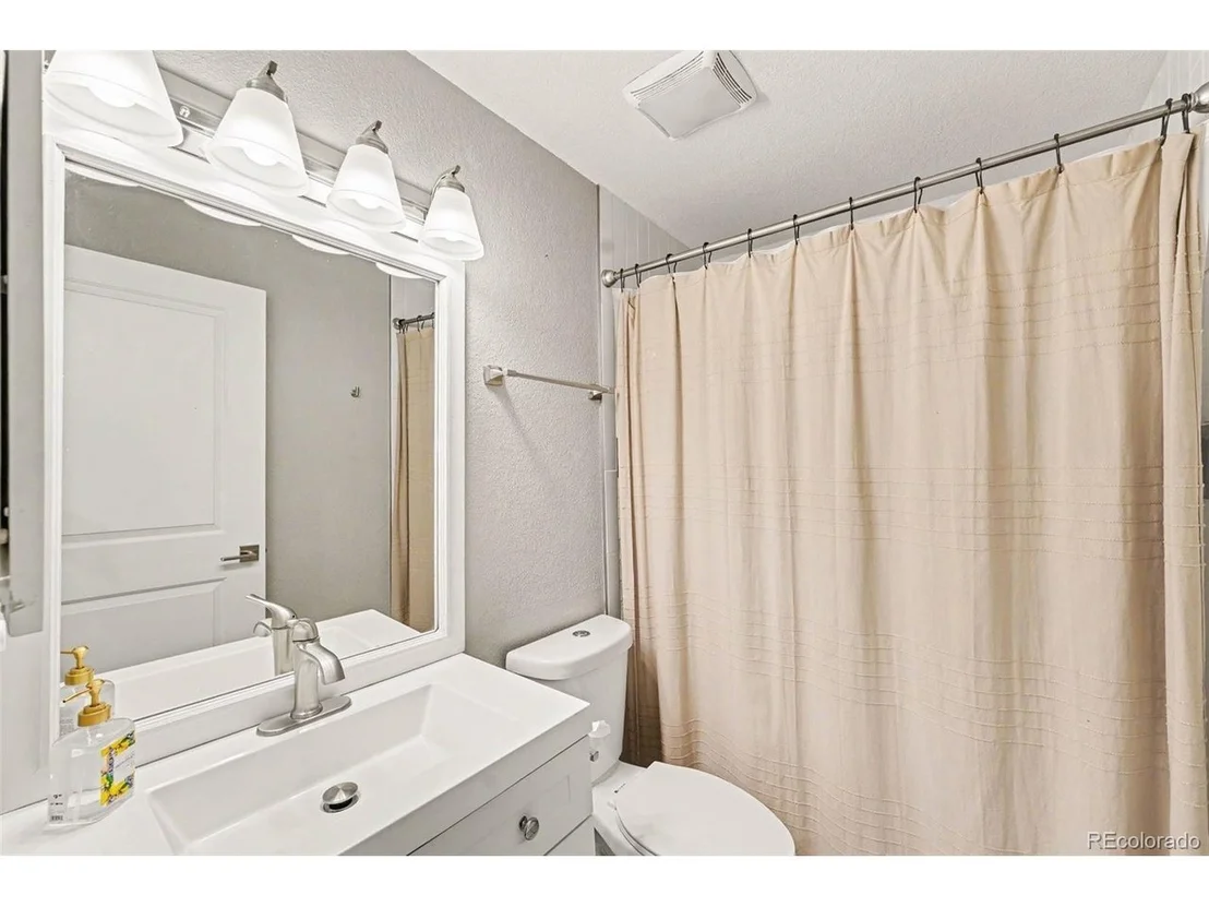 Photo of 1025 Maple Dr