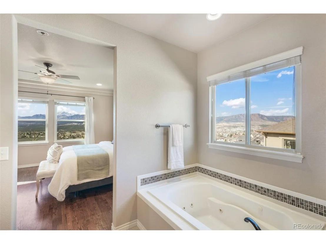 Photo of 215 Kettle Valley Way