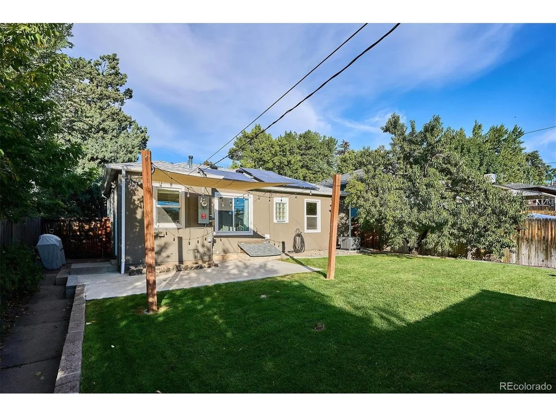 Photo of 310 King St