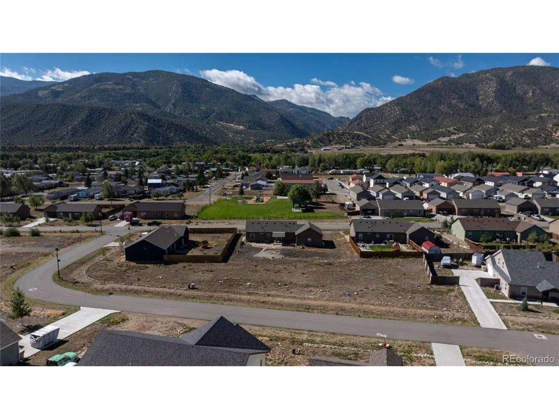 Photo of 883 Hoover Cir