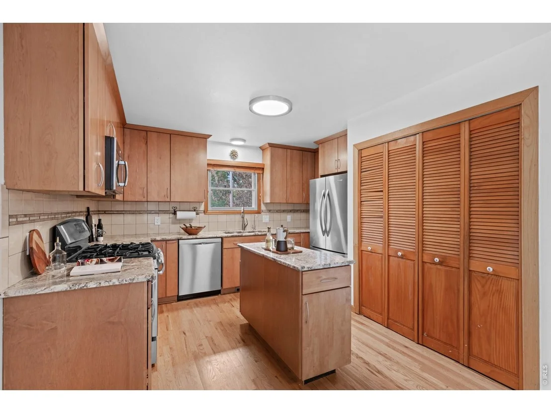 Photo of 1685 Geneva Cir