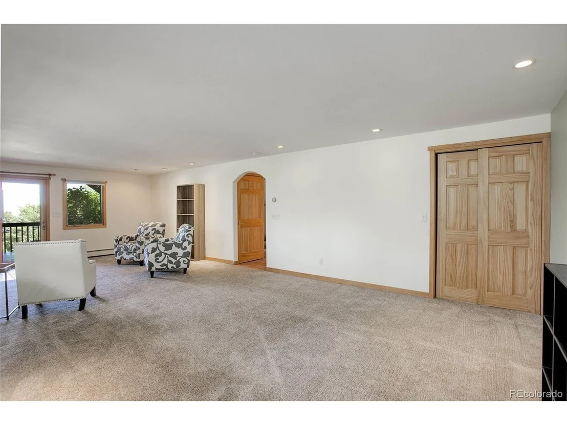 Photo of 586 Brook Rd