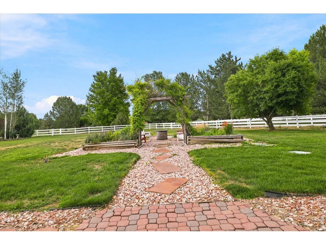 Photo of 104 Grand View Cir