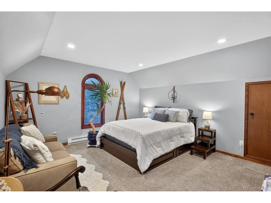 Photo of 212 Juniper Ln