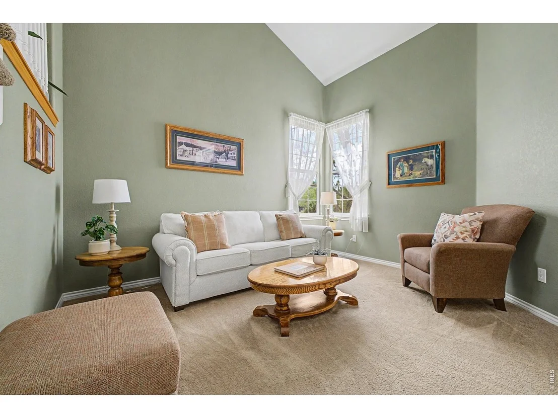 Photo of 1044 Willow Creek Cir