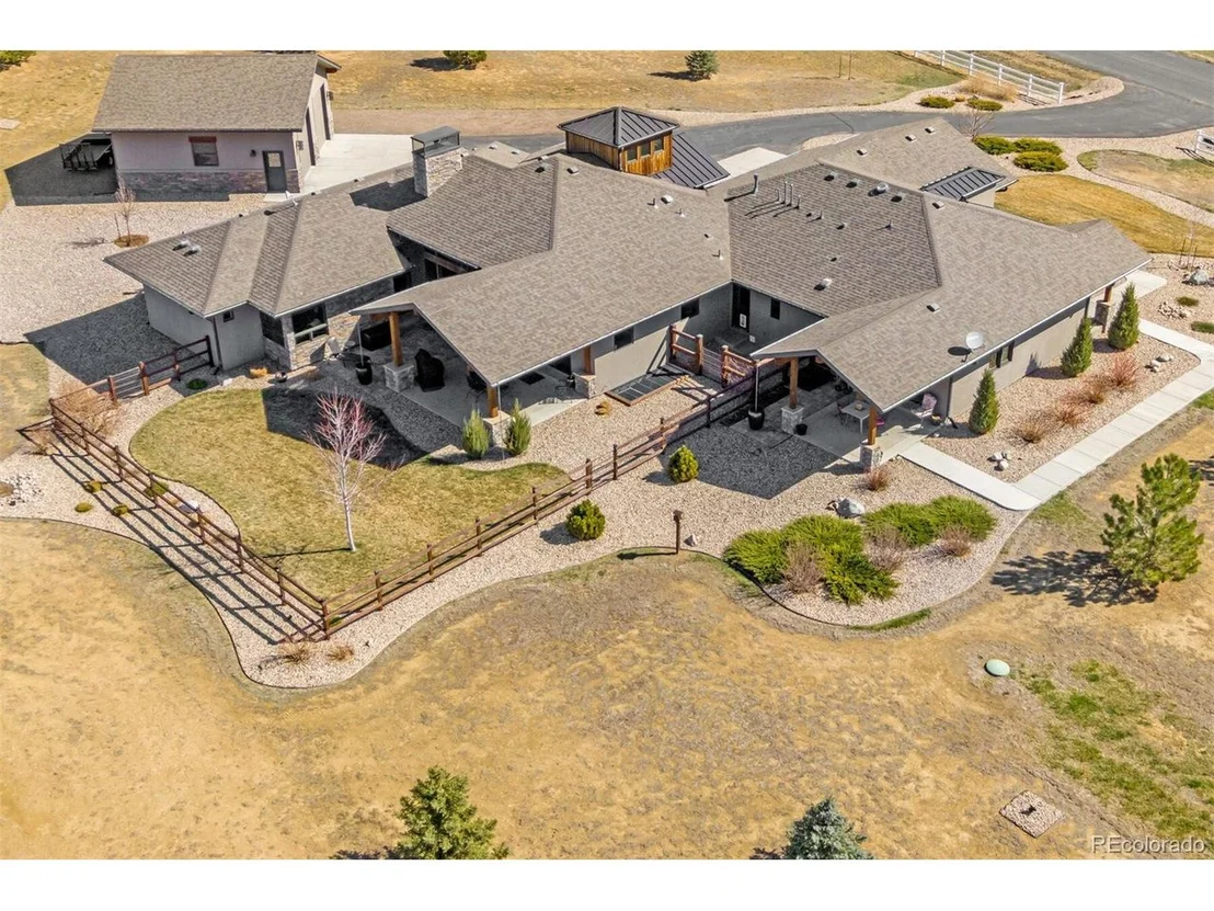 Photo of 39559 Hilltop Cir