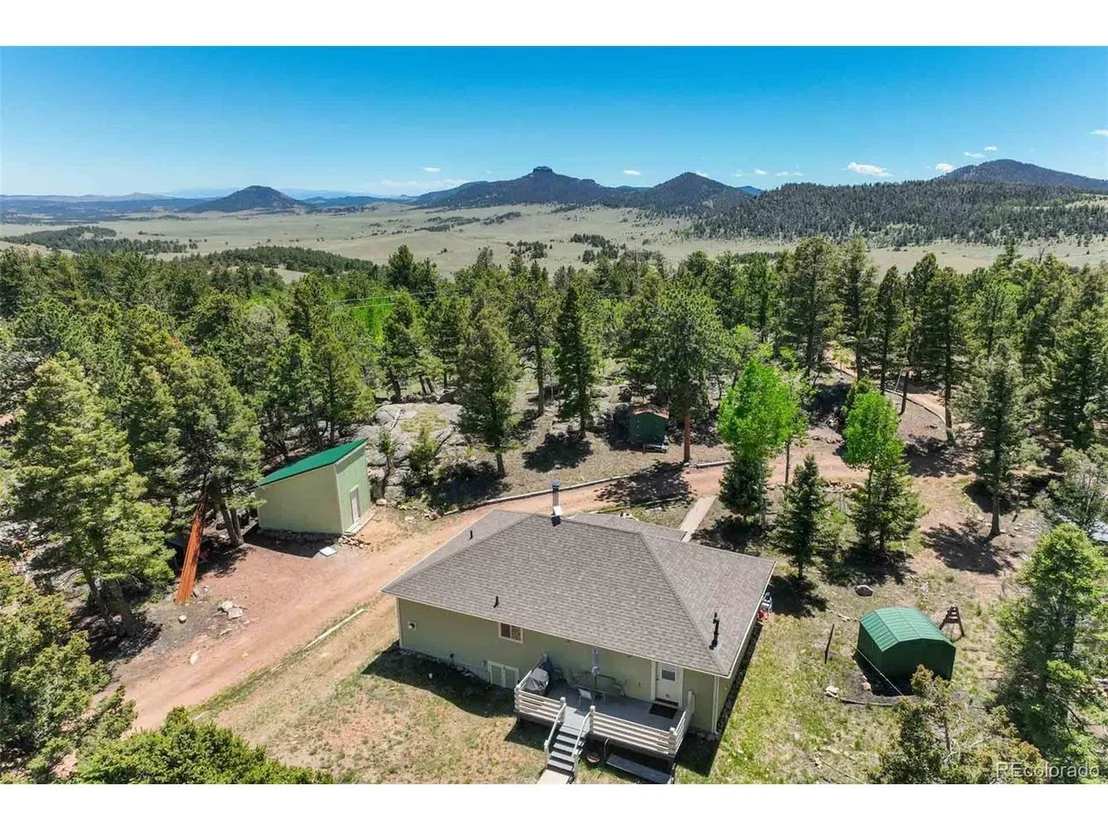Photo of 453 Castle Mountain Dr