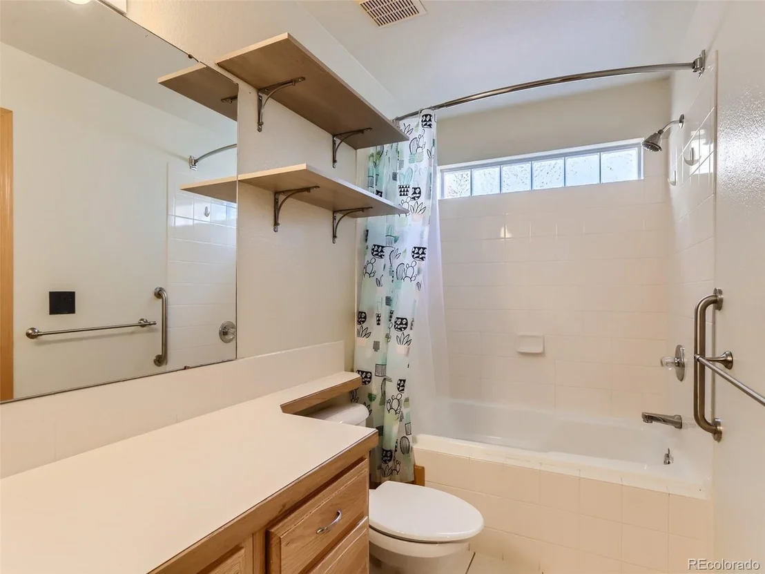 Photo of 504 Hemlock Dr