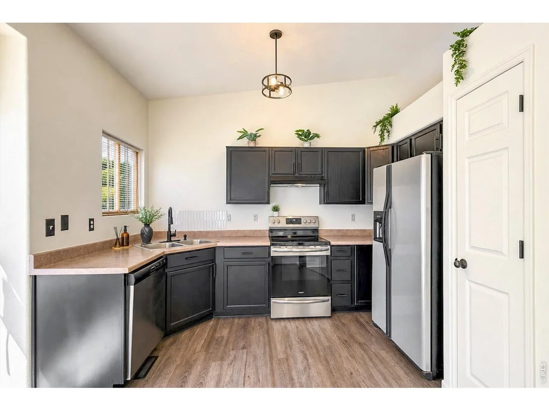 Photo of 1104 Fall River Cir