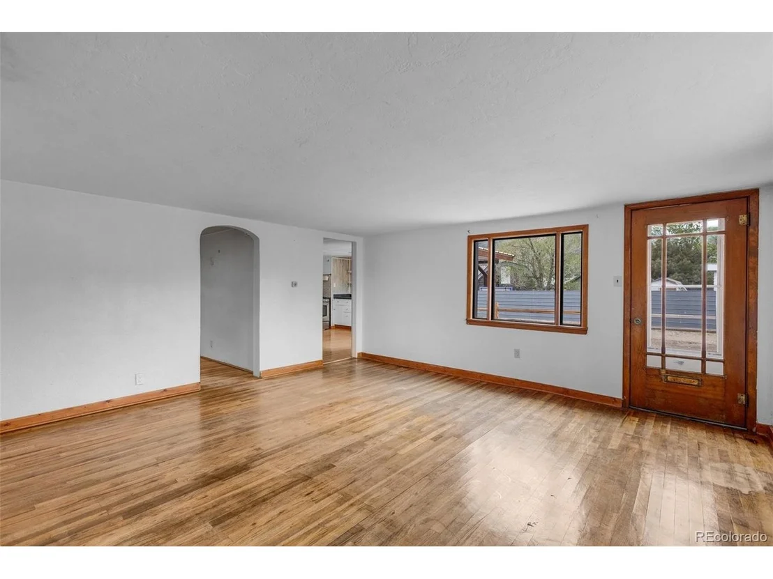 Photo of 548 E Third St