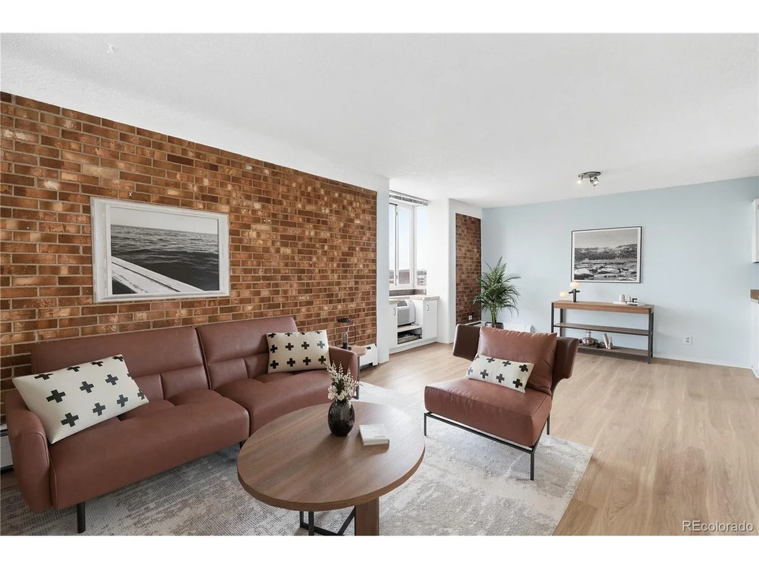 Photo of Unit 404 at 850 20th St