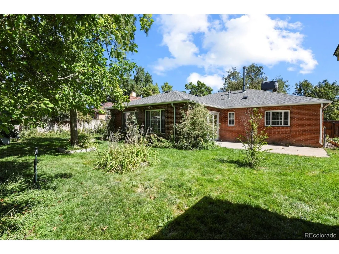 Photo of 831 Troy St