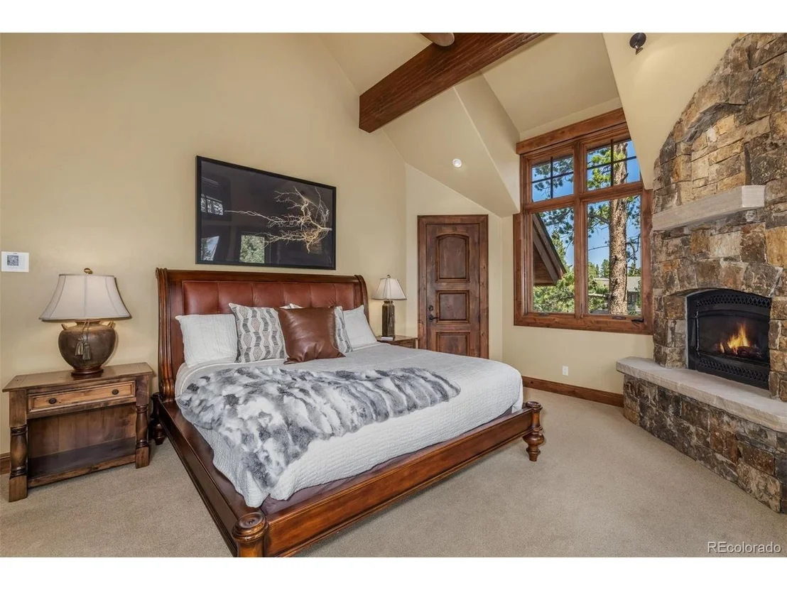 Photo of 345 Peerless Dr