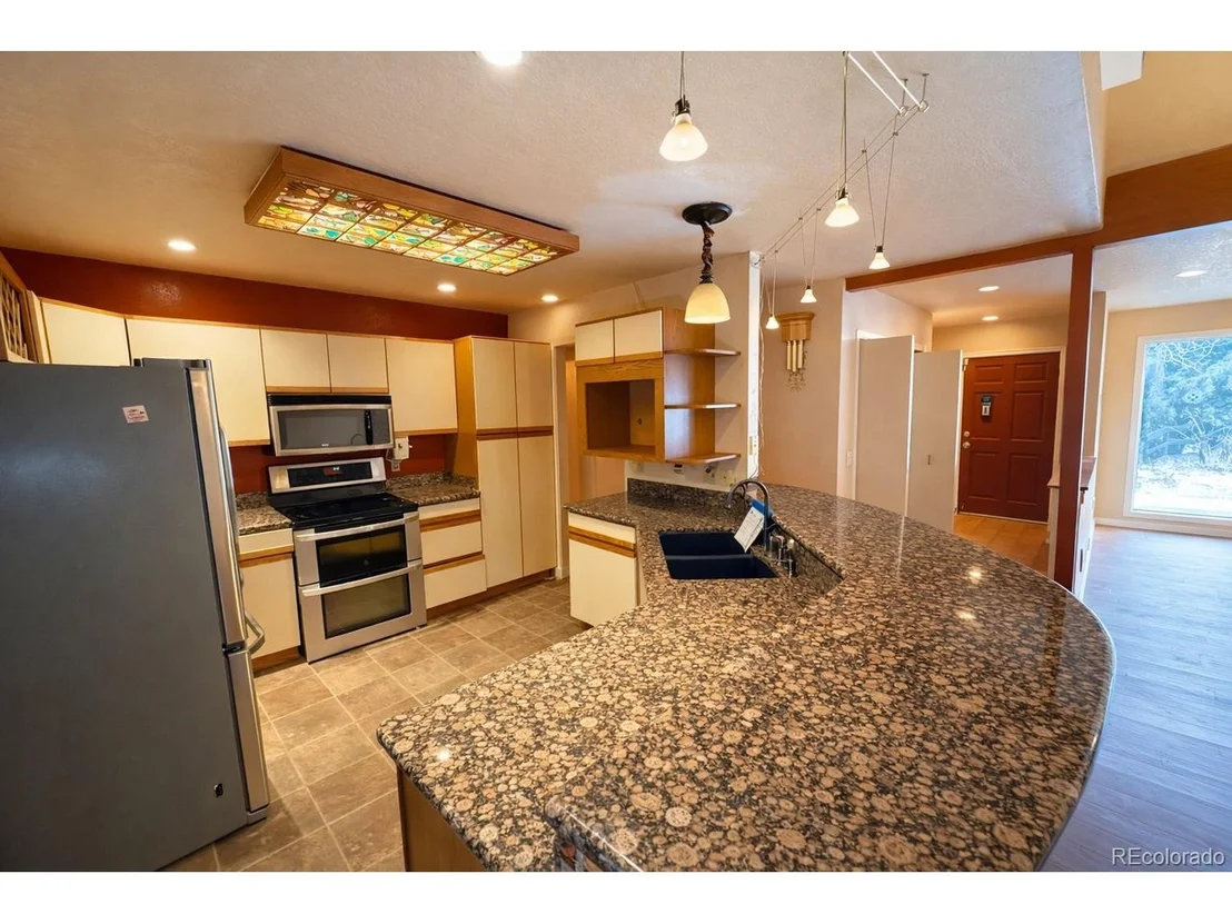 Photo of 663 Aspen Rd