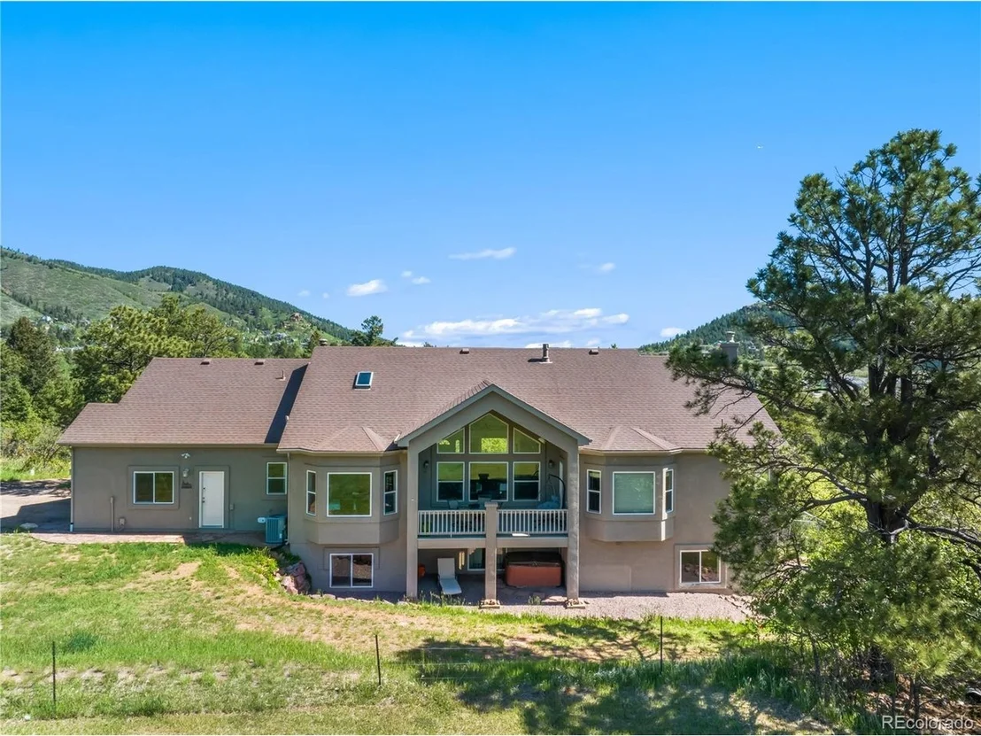 Photo of 261 Pinecrest Way