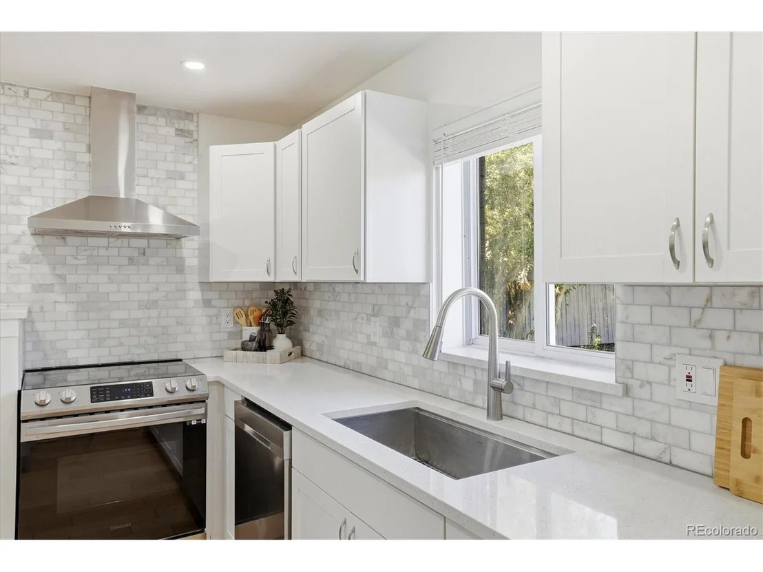 Photo of 2985 Eudora St