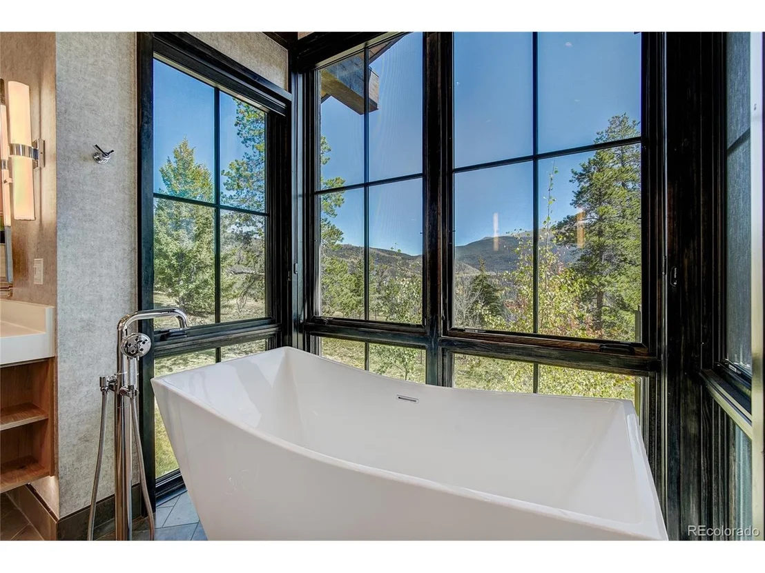 Photo of 188 Peerless Dr