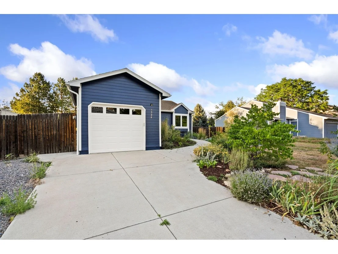 Photo of 1324 Sioux Blvd