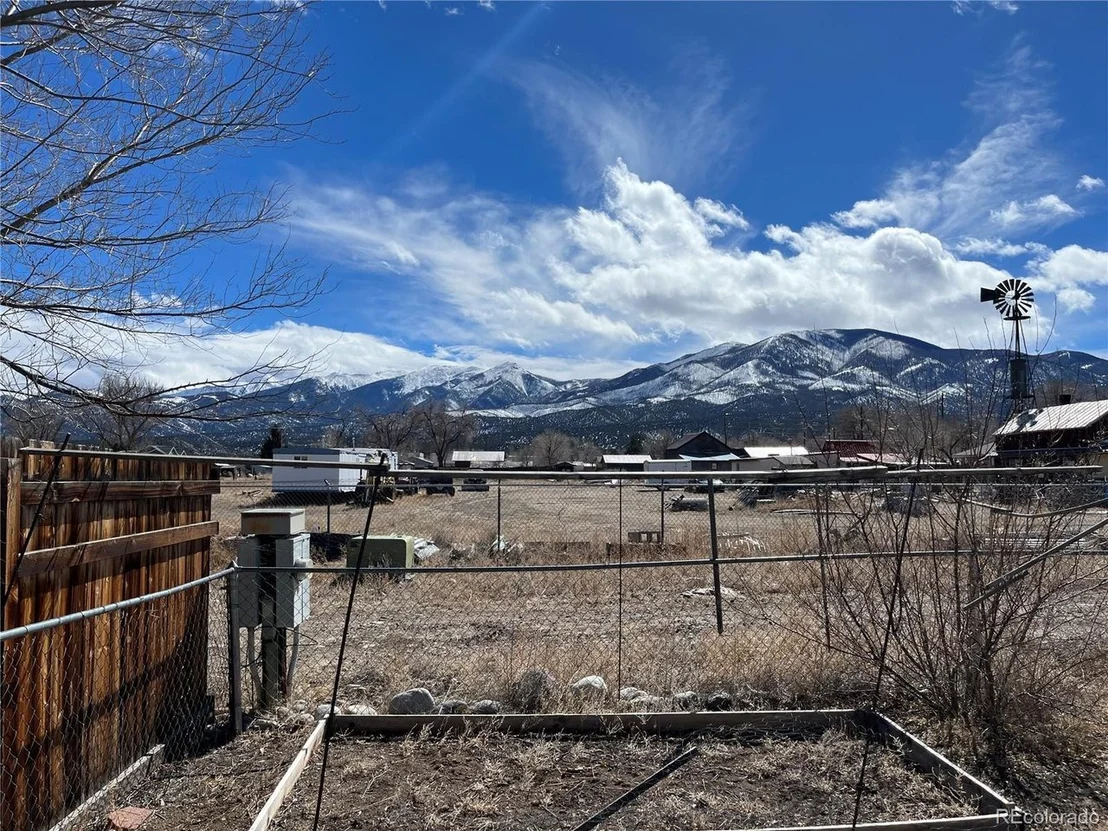Photo of 916 Maple Dr