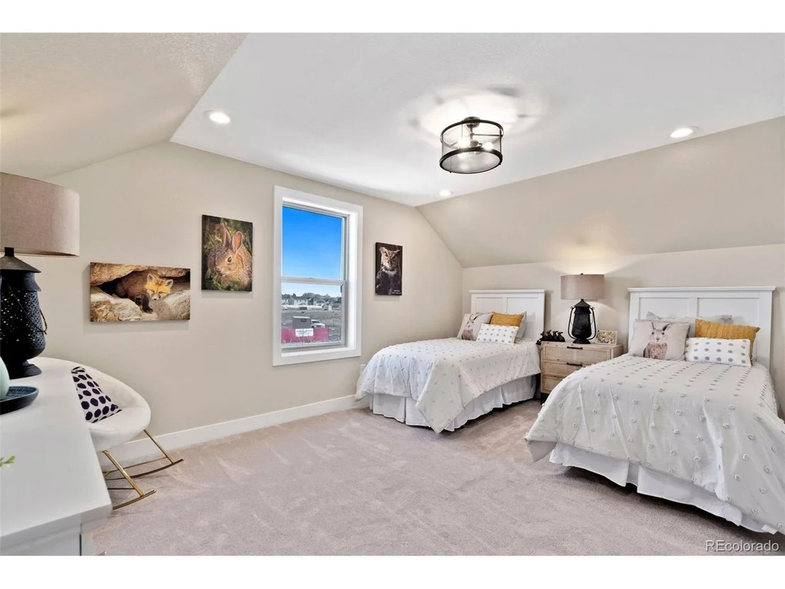Photo of 335 Josef Cir
