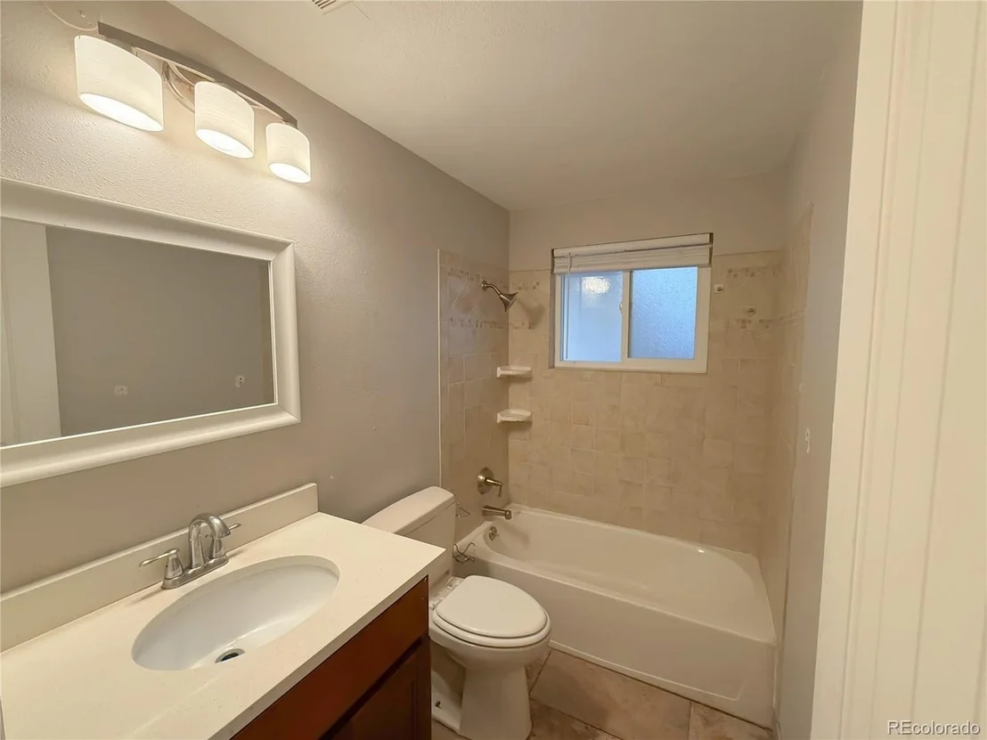 Photo of 562 W Easter Ave