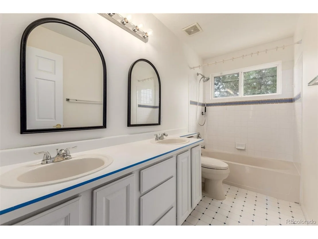 Photo of 8825 Fairview Oaks Pl