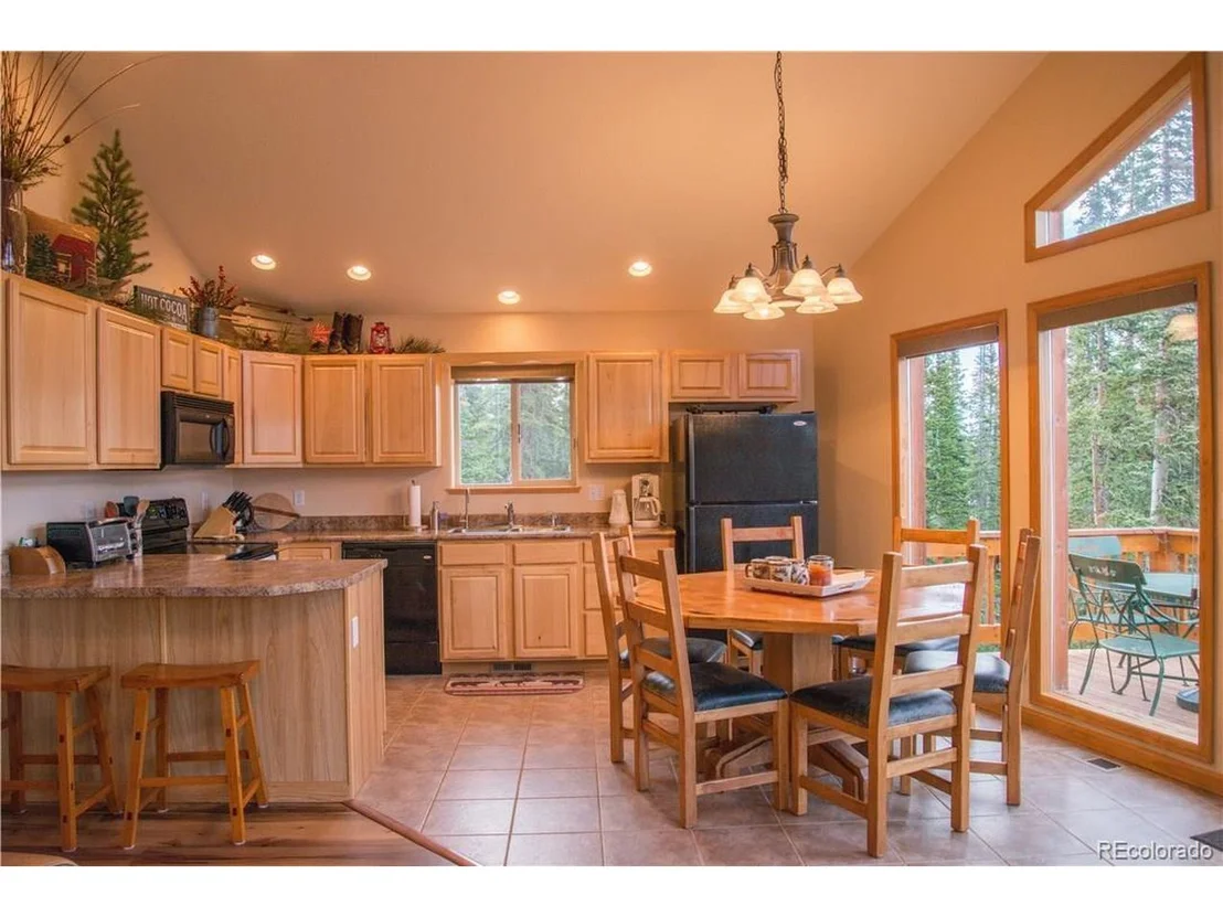 Photo of 765 Mountain View Dr