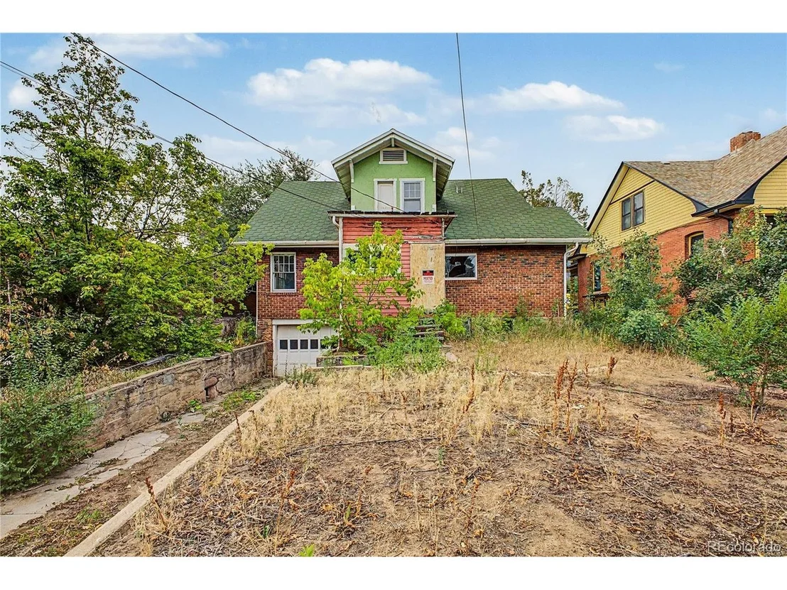 Photo of 933 University Ave