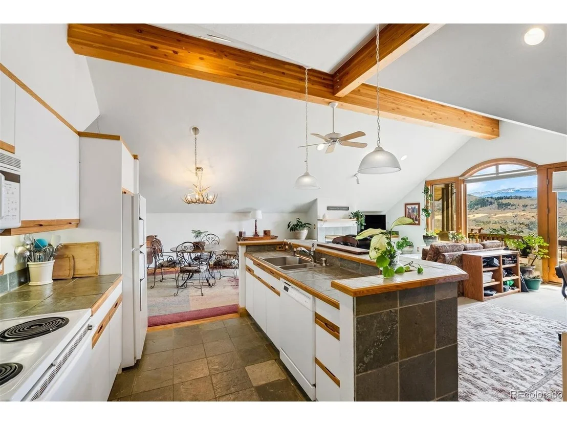 Photo of 348 Jade Rd