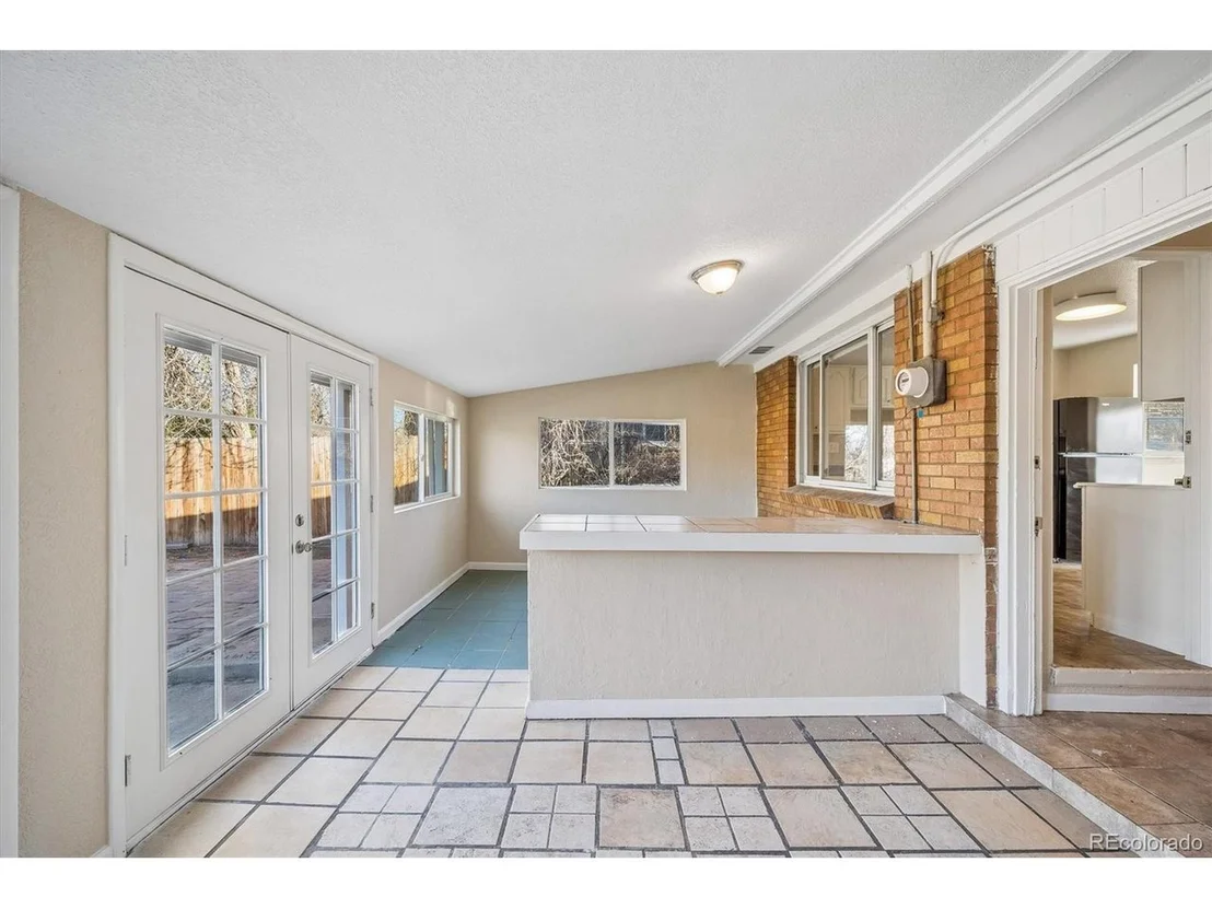 Photo of 3065 Wheeling St