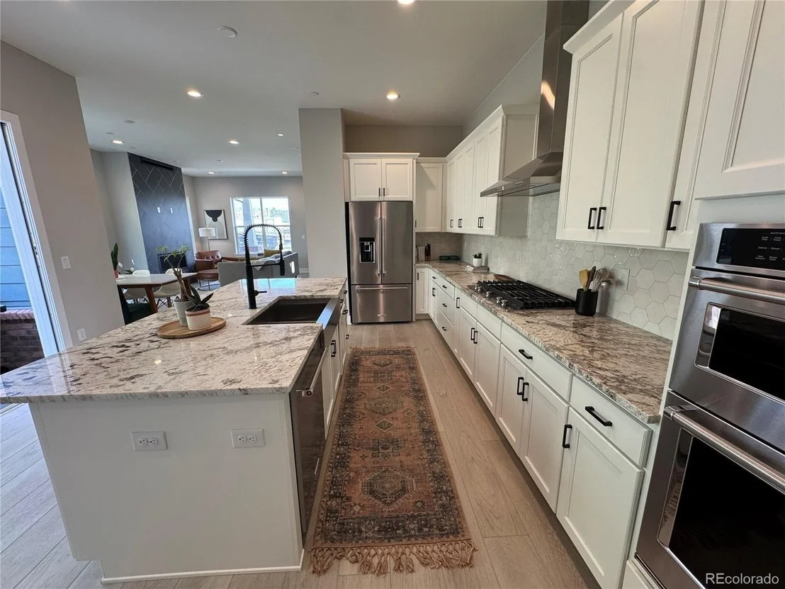 Photo of 958 Superior Dr