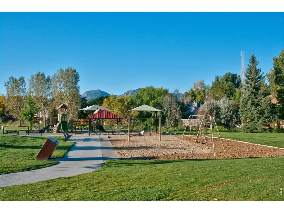 Photo of 4275 Redwood Pl