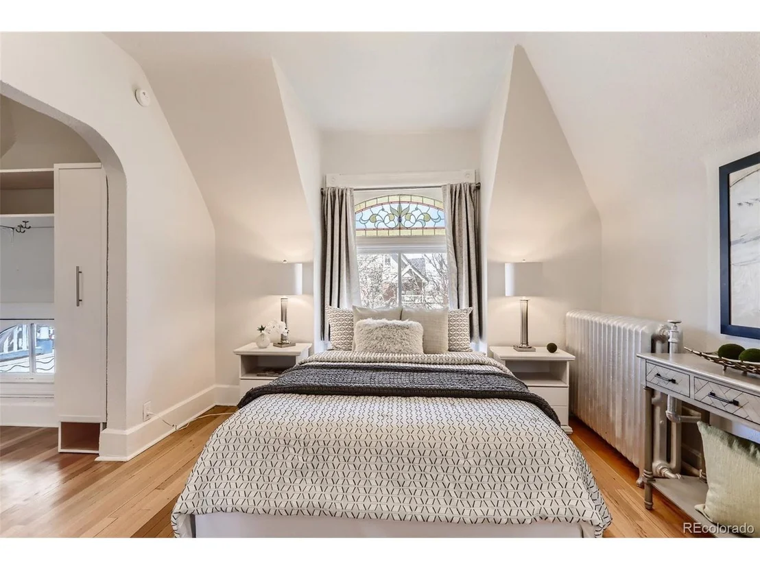 Photo of 3345 Bryant St
