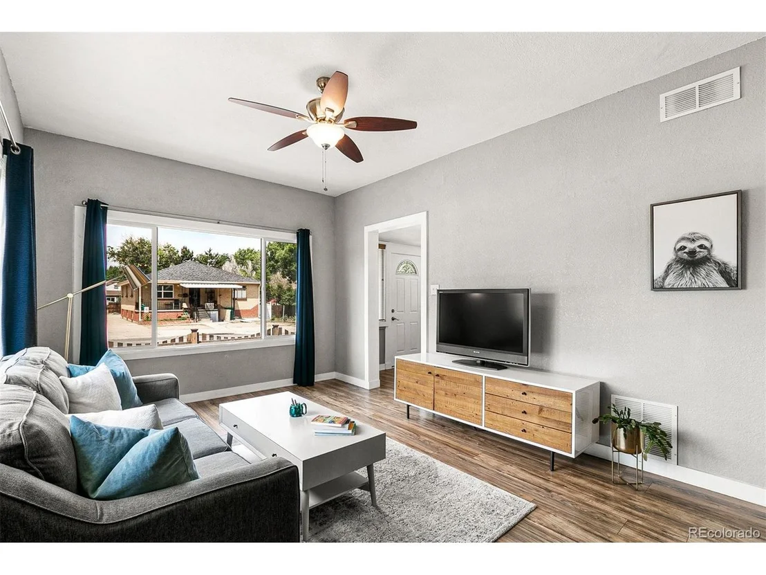 Photo of 3954 Sheridan Blvd