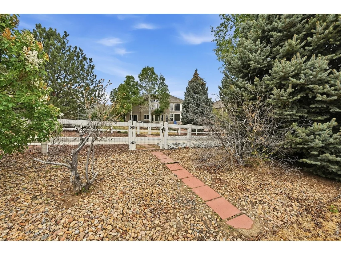 Photo of 6937 Saddleback Ave