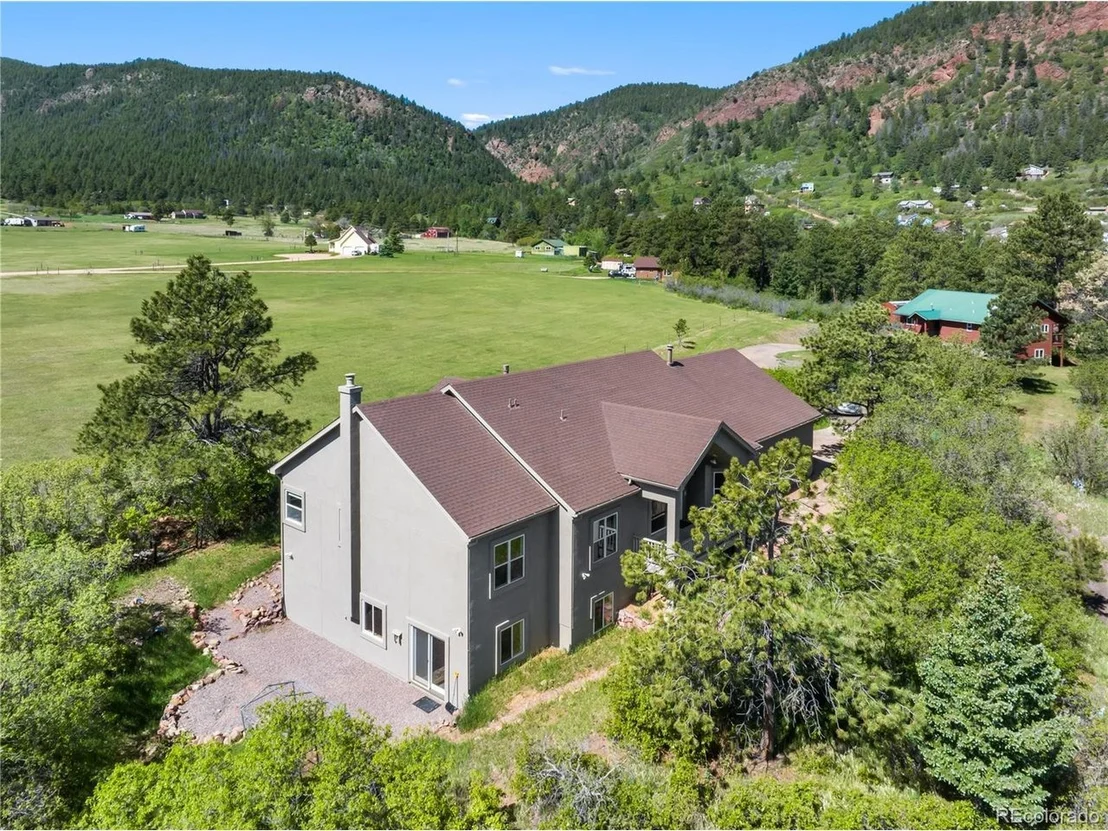 Photo of 261 Pinecrest Way