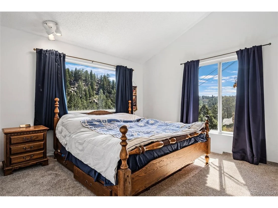 Photo of 1729 Crow Valley Rd