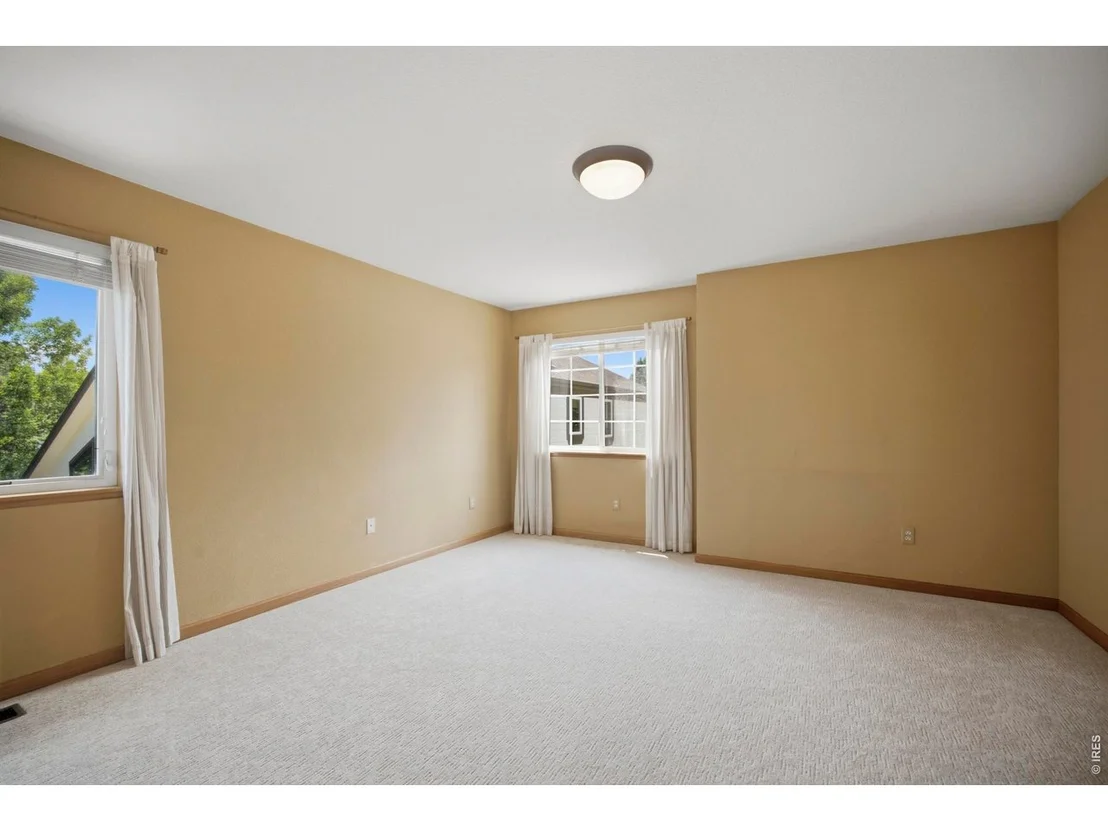 Photo of 535 Lakeside Pl