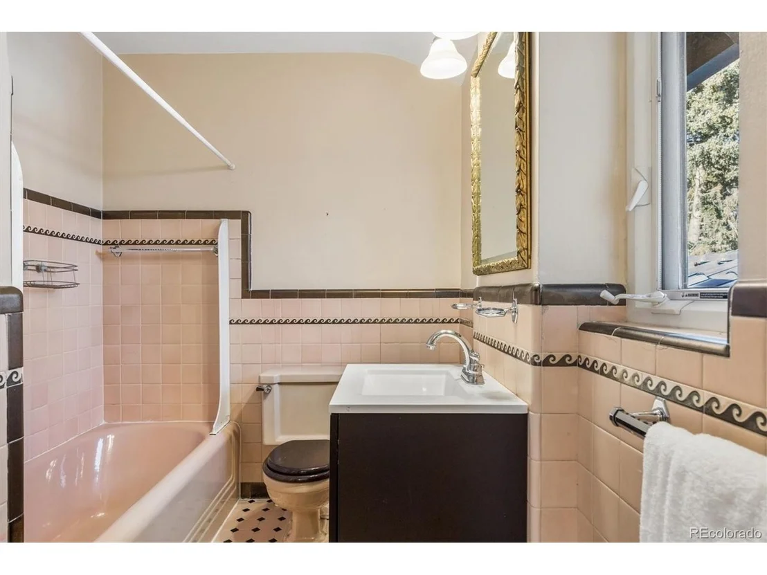 Photo of 6 Ivy Ln
