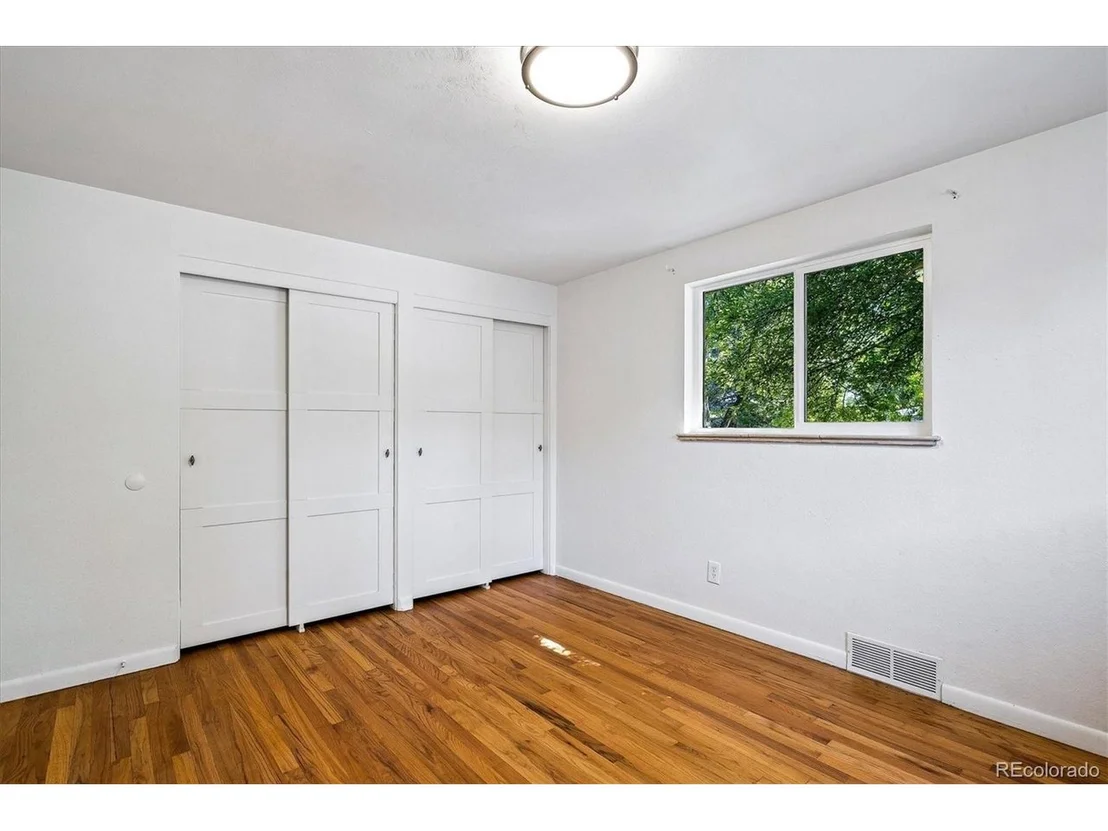 Photo of 323 Irving St
