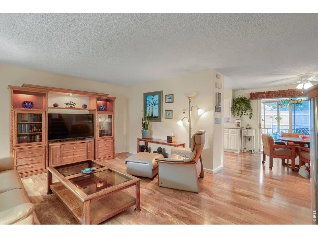 Photo of 409 E Saint Clair Ave