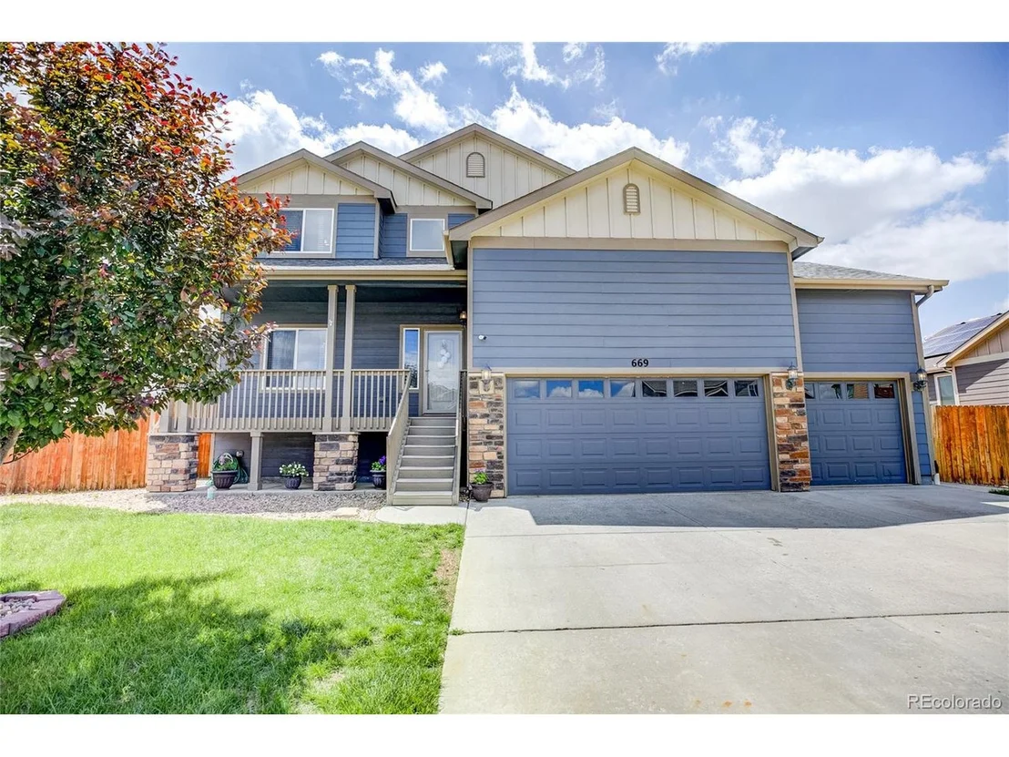 Photo of 669 N 16th Way