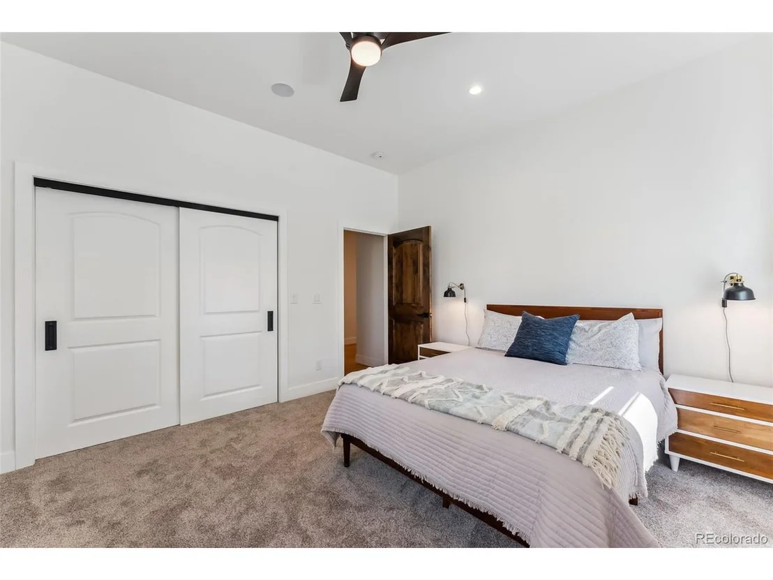 Photo of 372 Park View Dr