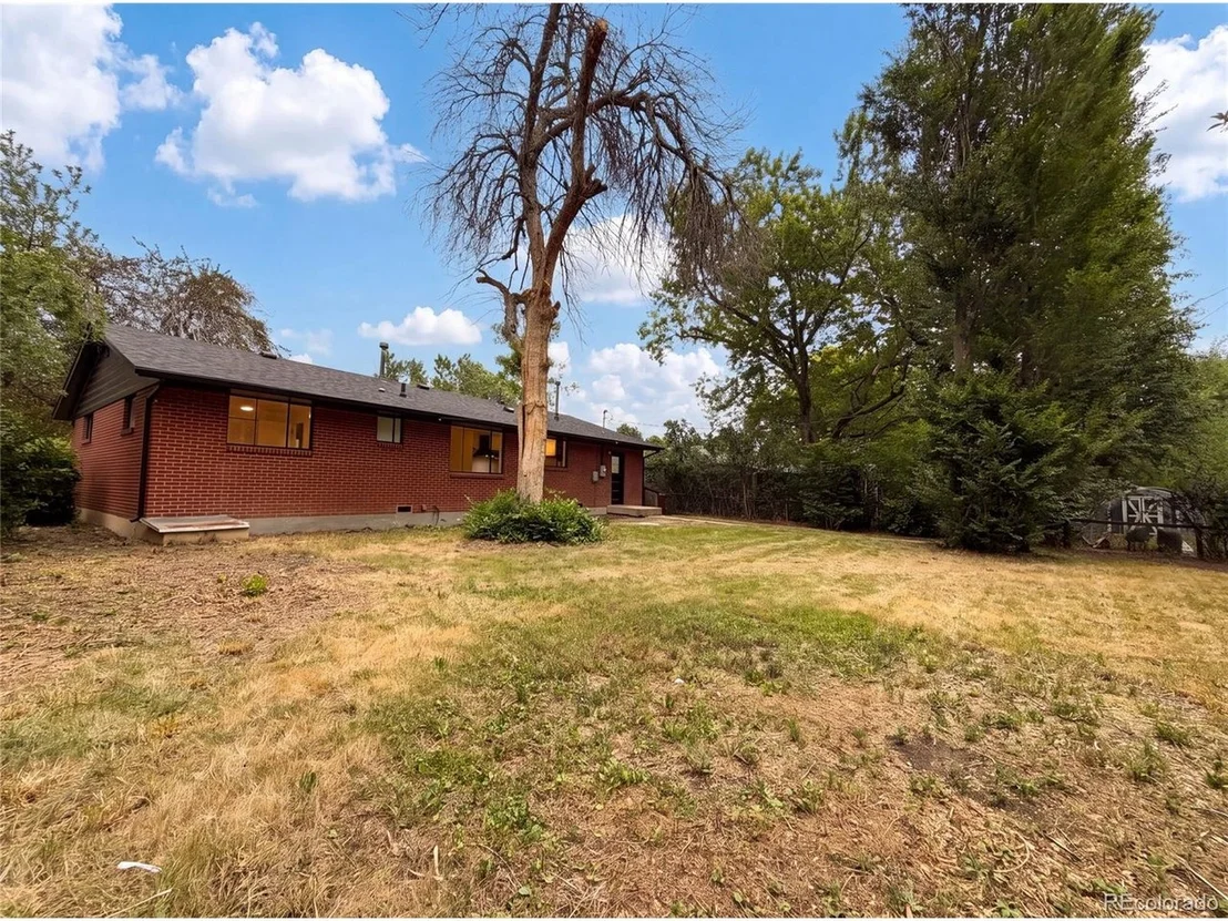 Photo of 1950 Edgewood Dr