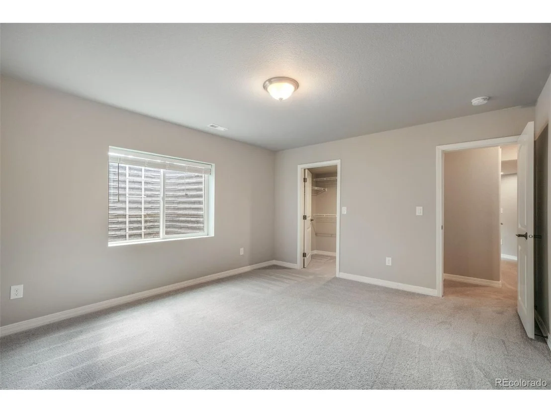 Photo of 2583 Lakes Edge Dr