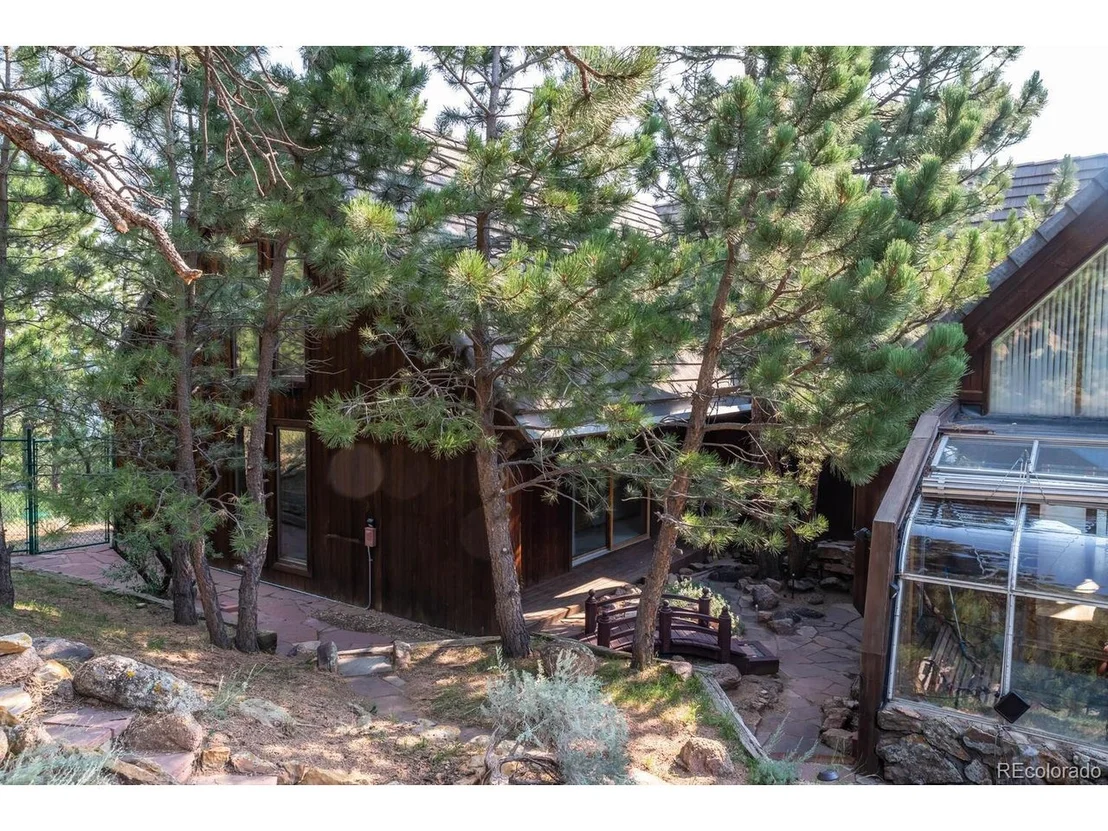 Photo of 2695 Linden Dr