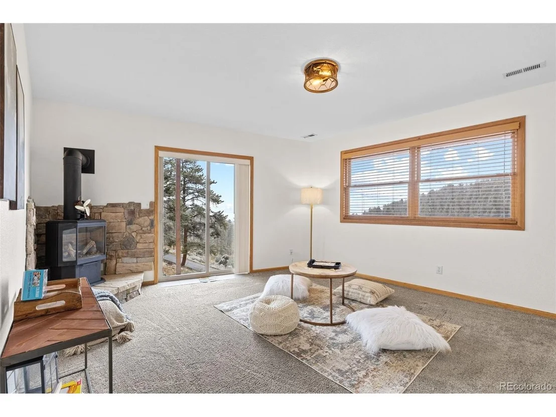 Photo of 745 N Pine Dr