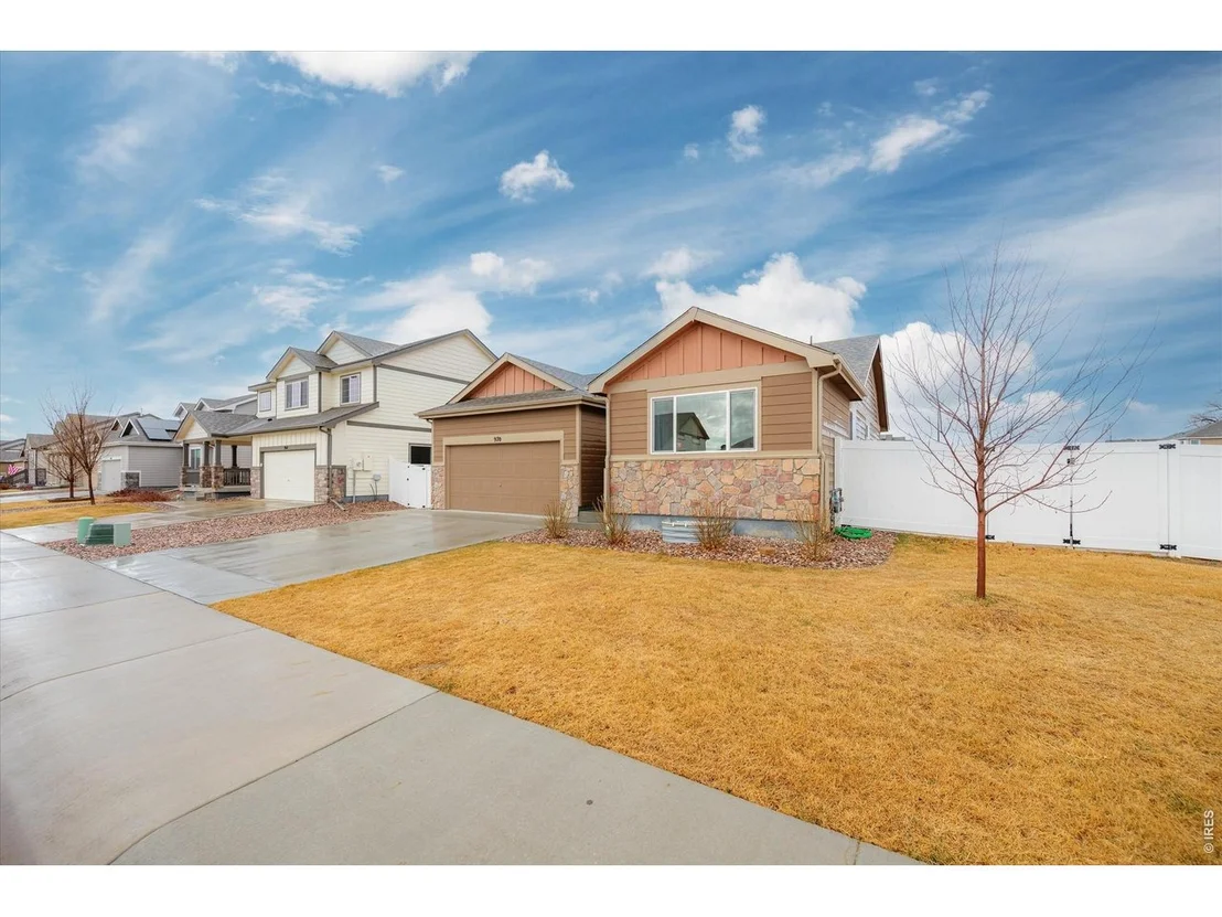 Photo of 970 Greenbrook Dr