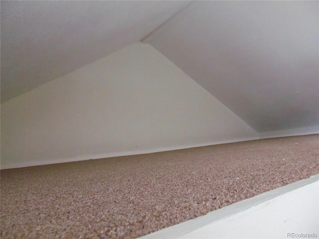Photo of Unit 302 at 1405 Broadway St