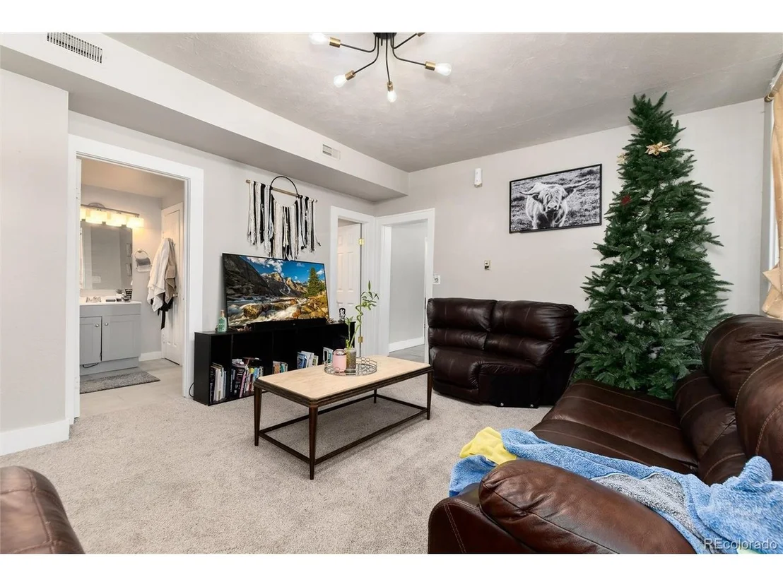 Photo of 550 Castello Ave